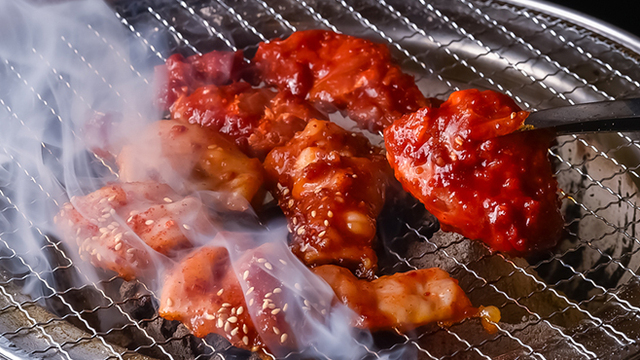 赤坂駅から5分！手切り生タンと釜炊きの銀シャリが旨い大衆町焼「焼肉ホルモン山翔」オープン