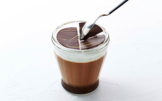 4層で仕立てたこだわりの食感 – モロゾフから「濃密プレミアムチョコレートプリン」期間限定登場