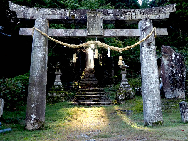 東峰村 - 岩屋神社の光の道、限られた時期にしか立ち会えない特別な輝き