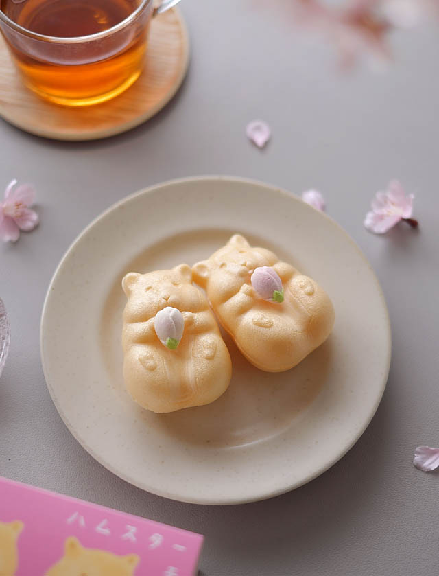春だけの特別仕様 -可愛すぎるお菓子「ハムスターモナカ」の桜餡バージョンが登場