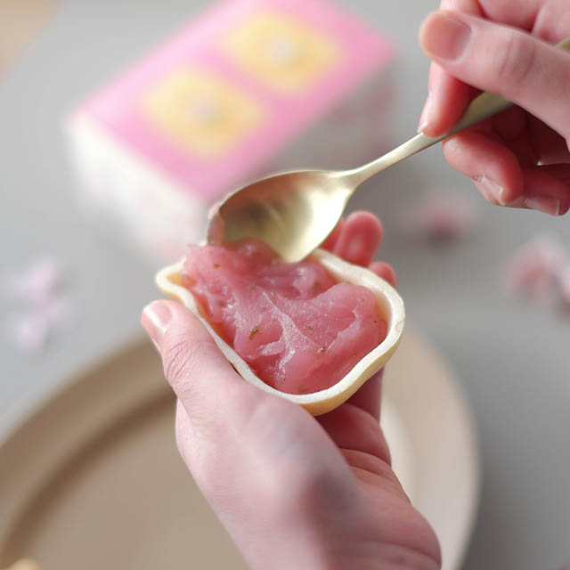 春だけの特別仕様 -可愛すぎるお菓子「ハムスターモナカ」の桜餡バージョンが登場