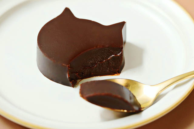 ファミリーマート限定「にゃんともおいしいくろねこテリーヌ ショコラ」新発売