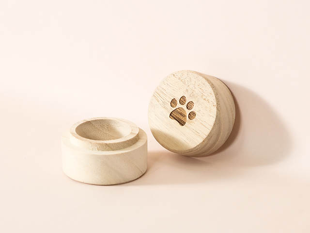 北九州 - 2月22日は「猫の日」。愛猫の“ひげ”に続き“毛玉”や“乳歯”も宝物に。地元企業が提案する新しい思い出の残し方