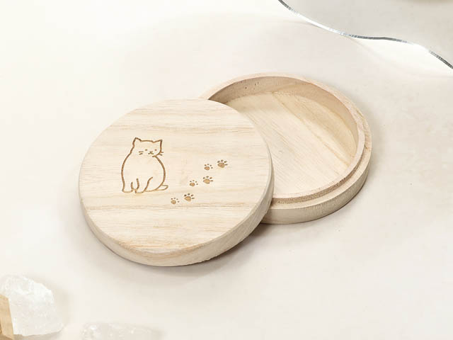 北九州 - 2月22日は「猫の日」。愛猫の“ひげ”に続き“毛玉”や“乳歯”も宝物に。地元企業が提案する新しい思い出の残し方