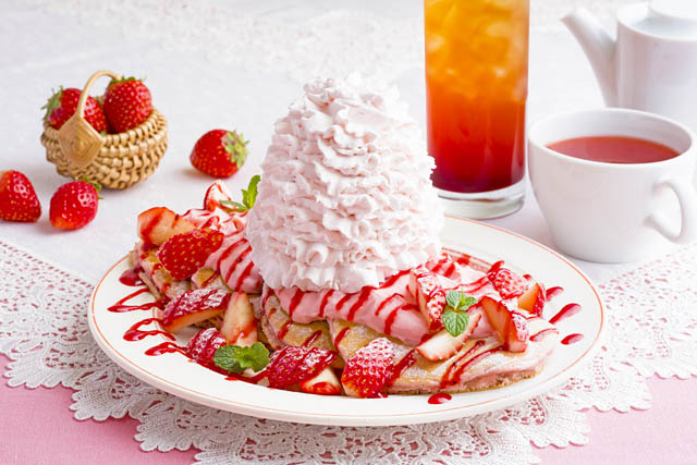 エッグスンシングス – 苺尽くしの春が到来！期間限定パンケーキ＆甘じょっぱいベネディクトが登場