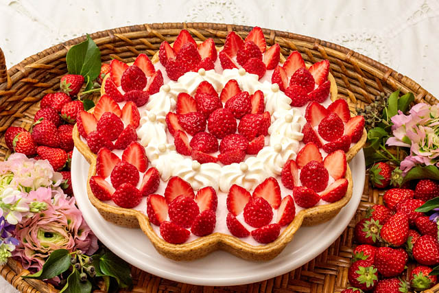 キル フェ ボン 春メニュー「旬のイチゴや柑橘が彩る季節限定タルト」登場