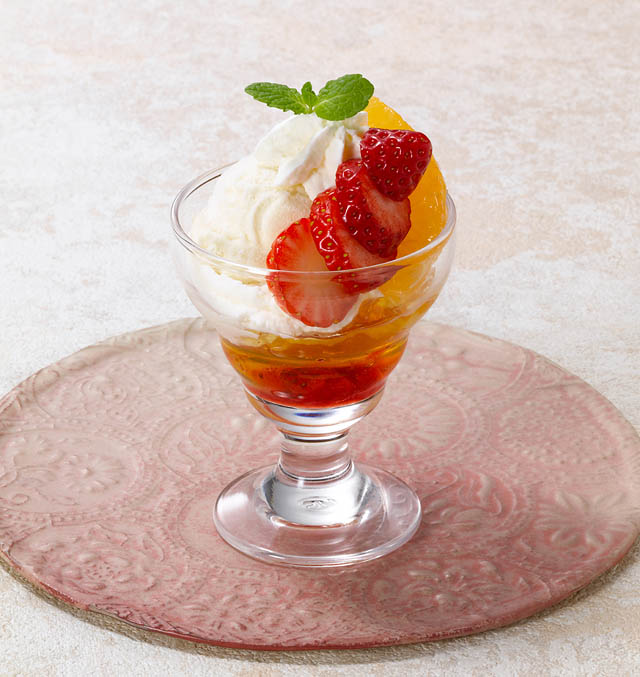 ロイヤルホスト - 春を彩る苺×熊本県産 不知火の甘酸っぱい初共演デザート登場