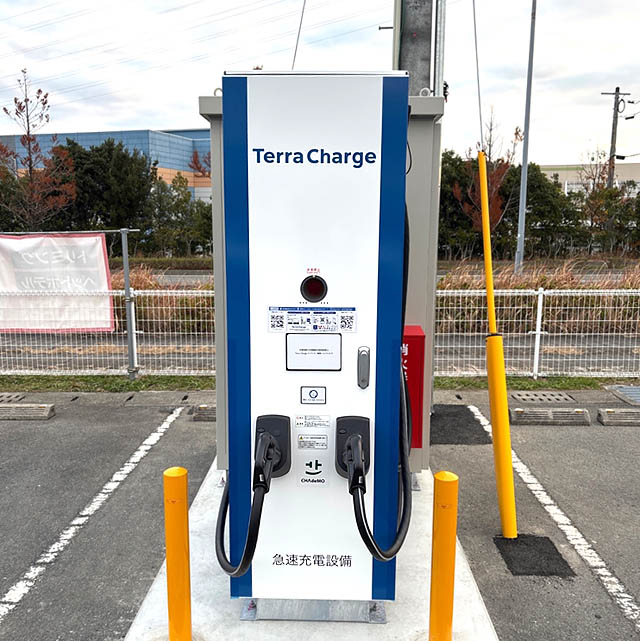 福岡県内は4店舗 - コメリでEV充電がもっと身近に 買い物中に急速充電できる新設備が2月16日稼働開始