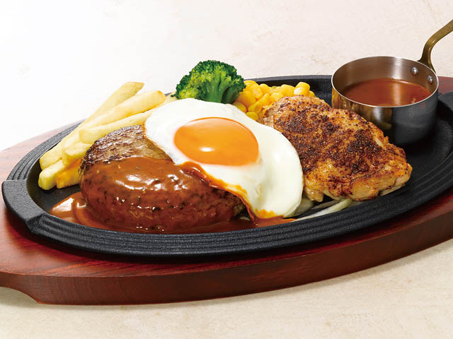 ロイヤルホスト 2月18日にグランドメニュー改定 - 定番メニュー「黒×黒ハンバーグ」の贅沢なコンビネーションが仲間入り