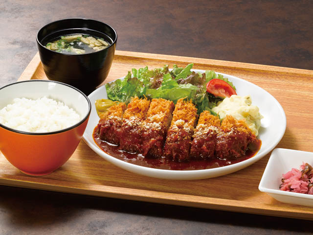 ロイヤルホスト 2月18日にグランドメニュー改定 - 定番メニュー「黒×黒ハンバーグ」の贅沢なコンビネーションが仲間入り