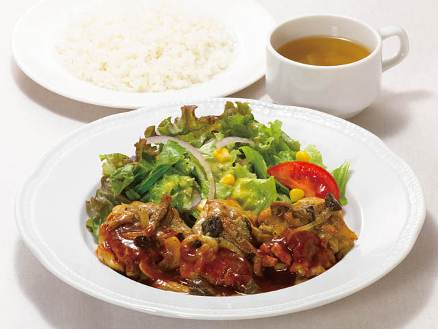 ロイヤルホスト 2月18日にグランドメニュー改定 - 定番メニュー「黒×黒ハンバーグ」の贅沢なコンビネーションが仲間入り