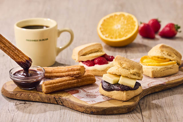 フレッシュネス -「作りたてスコーンサンド」がリニューアル。旬のフルーツを使用した新シリーズが登場
