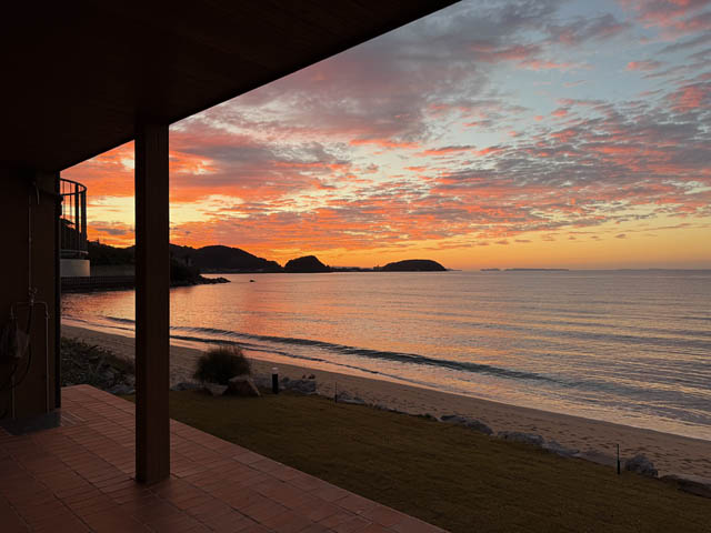 糸島 - エリア初の天然温泉付きヴィラ「SAND」誕生。全棟ビーチ直結・源泉掛け流しの贅沢