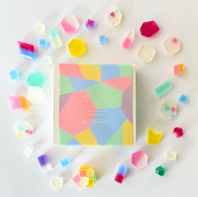 福岡市のハラペコラボ - 春の光をプリズムにかざしてうまれる”色のカケラ”を表現「琥珀糖 春のこうぶつのカケラ」期間限定登場