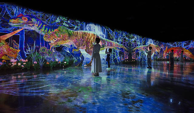 映像公開 – チームラボフォレスト – 様々な恐竜を捕まえ、観察し、コレクション図鑑をつくる「つかまえて集める恐竜の森」開幕へ