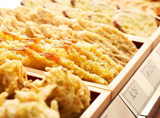 丸亀製麺 3日間限定 – 人気の天ぷら・いなりが対象、対象商品を1個買うともう1個もらえる企画 開催へ