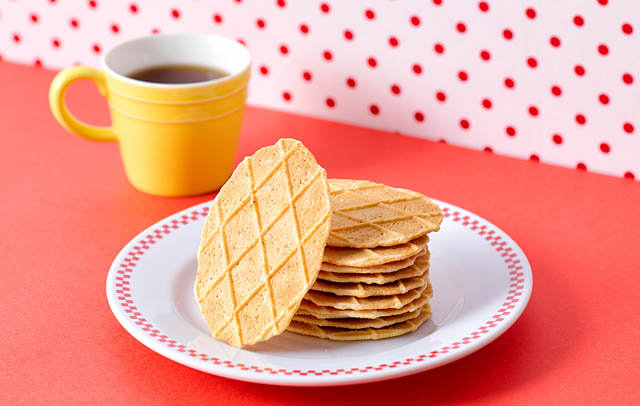 明太子×チーズがクセになる、手軽な博多土産が登場「ワッフルクッキー 博多ぱりり めんたいチーズ味」