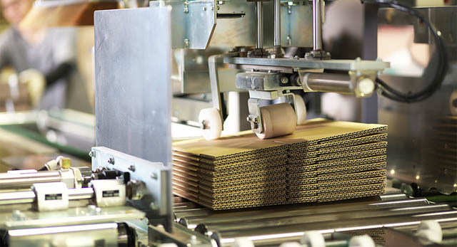 宗像から世界へ - 葛飾北斎の「浮世絵」がダンボールに!梱包をアートに変える地元の技術