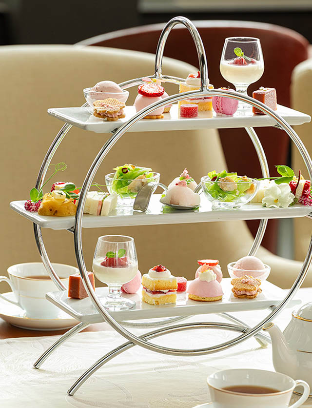 ホテルオークラ福岡 -「桜」をテーマにした特別企画スタート、高さ約6メートルの桜装花と限定メニューで春を満喫