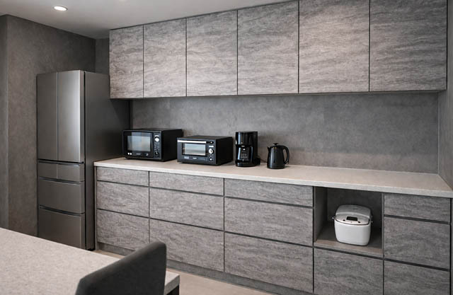 大川市 タンスのゲン - 初めてでも賃貸住宅でも安心、専門の工具不要「「貼ってはがせる壁紙」登場