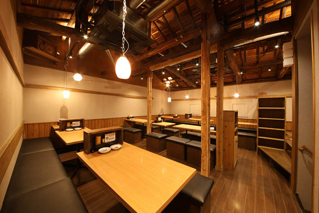 看板のない隠れ家焼き鳥店「ちんぷんかんぷん春吉店」がリニューアルオープン - 古民家の風合いを活かした空間へ