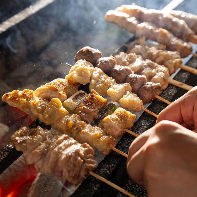 看板のない隠れ家焼き鳥店「ちんぷんかんぷん春吉店」がリニューアルオープン - 古民家の風合いを活かした空間へ