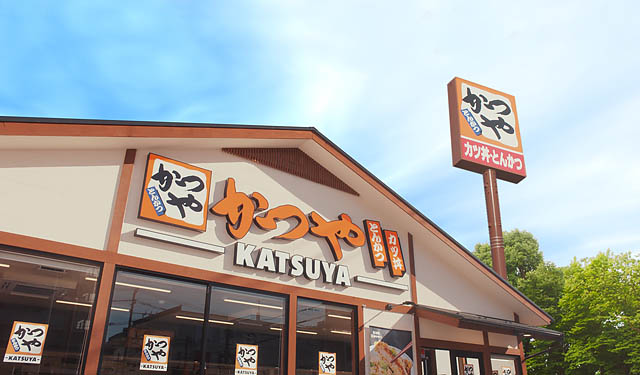 カツ、肉にうまる。全力飯かつや。ボリューム満点「肉あんかけロースカツ丼」新登場