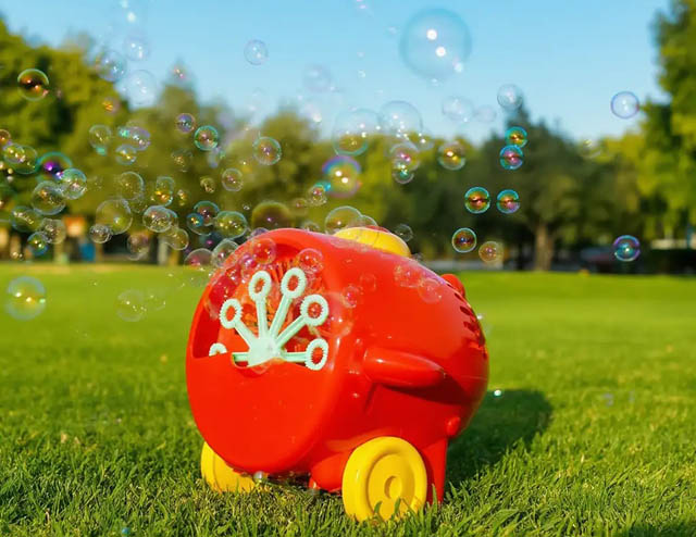 フライングタイガー 手間要らずで広がる泡の世界 – 人気の「シャボン玉メーカー」が1週間限定で半額に