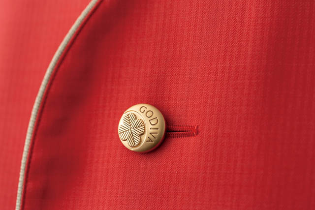 ゴディバの創業100周年の節目に、感謝を込めて ユニフォームを12年ぶりに全面リニューアル