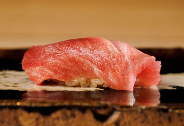 伝統を踏襲した赤酢シャリとネタが調和した本格江戸前寿司「博多 すし継」博多にオープン！